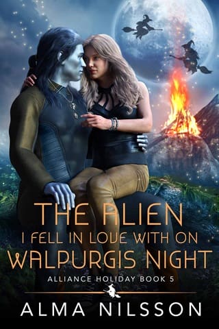 The Alien I Fell in Love with on Walpurgis Night (Alliance Holiday Book 5)