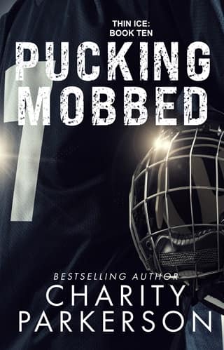 Pucking Mobbed (Thin Ice Book 10)